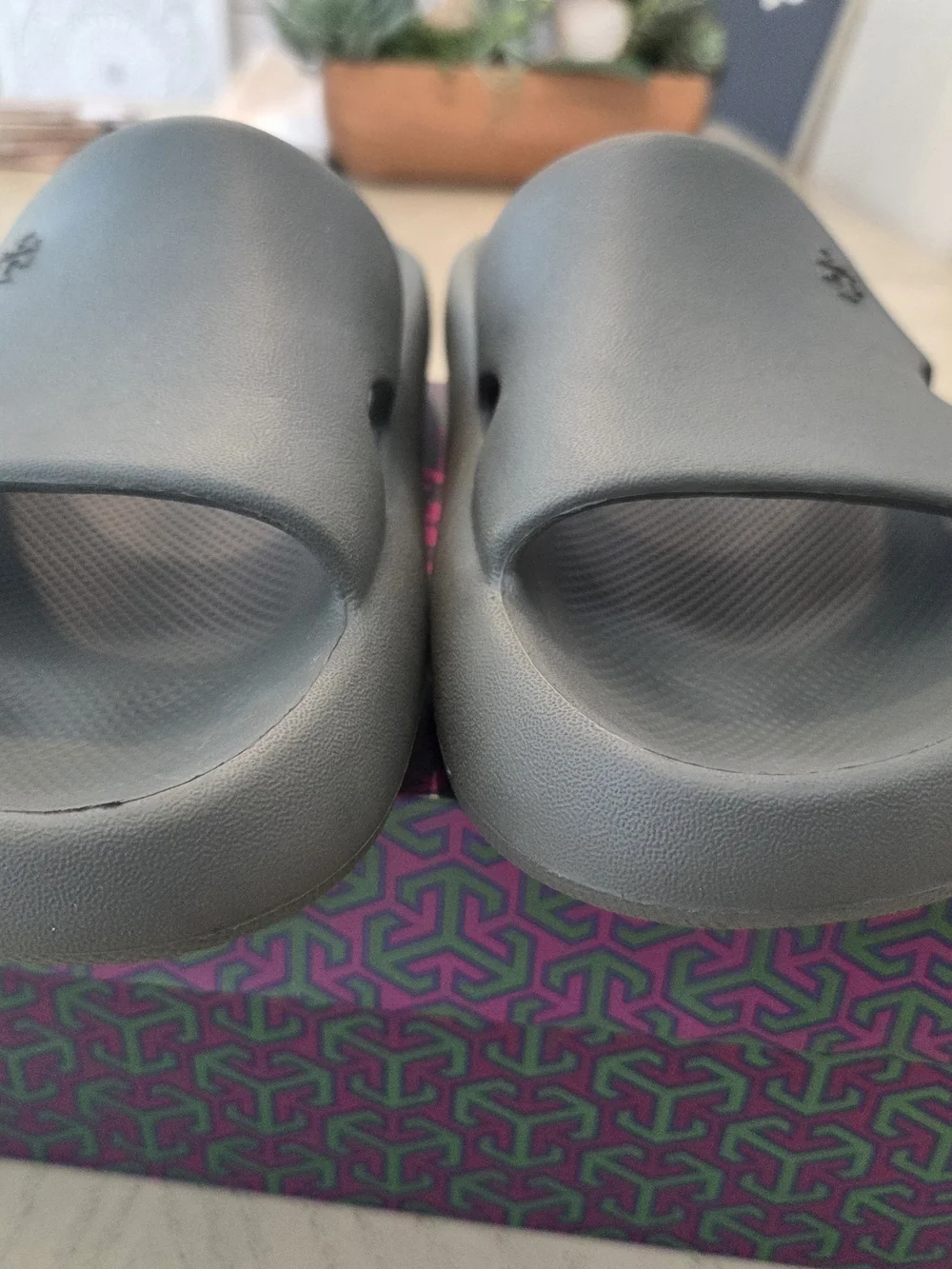 Tory Burch Military Gren/Grey Slide Sandals Size 7